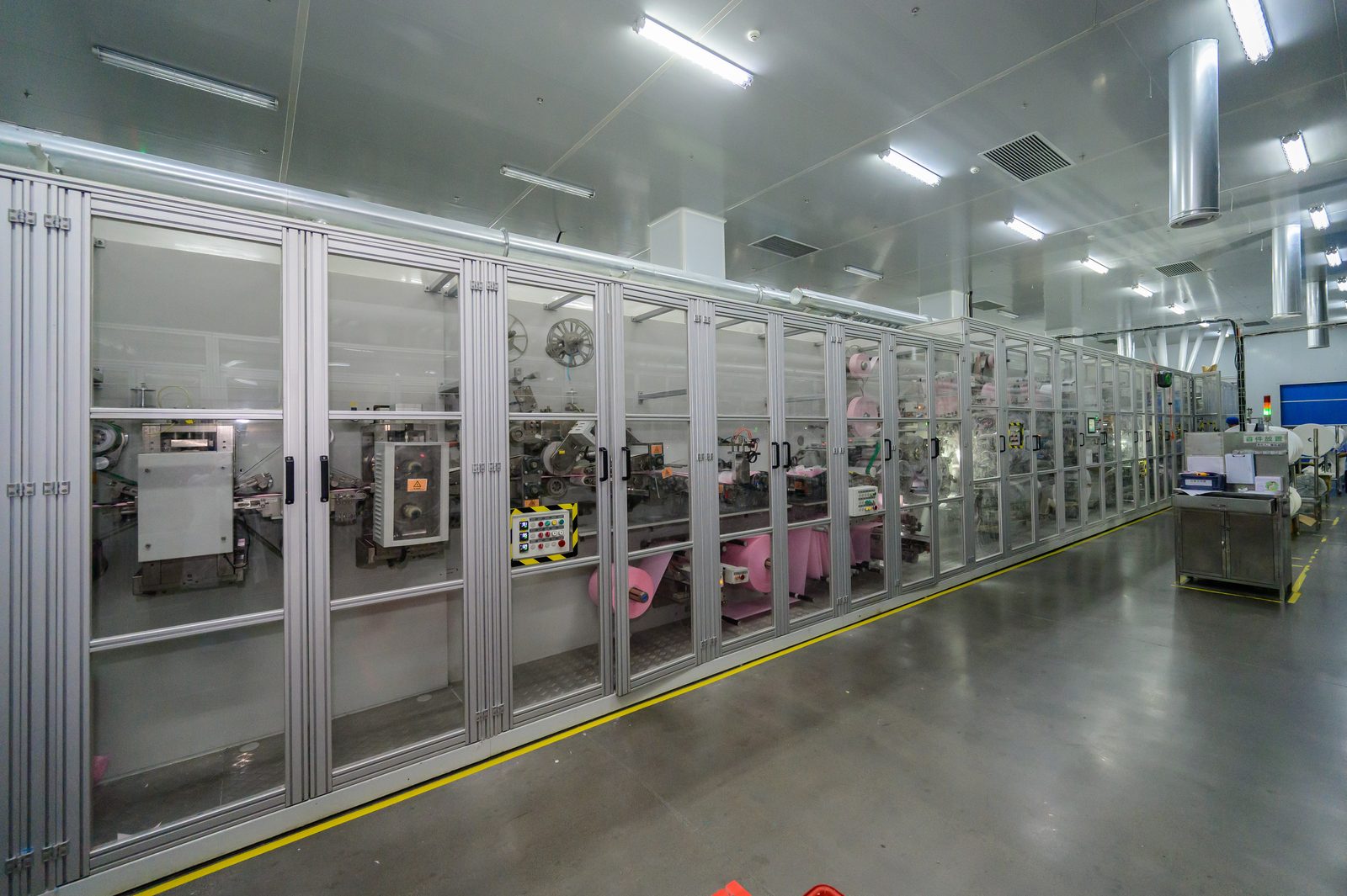 Fully automated sanitary pad production line at the Dailys factory