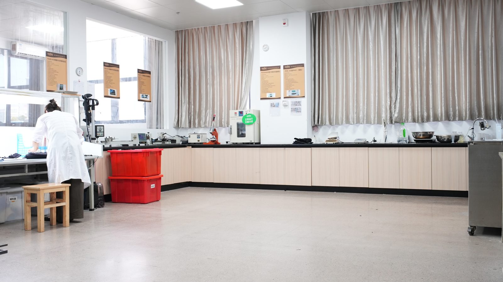 Testing and sample preparation room